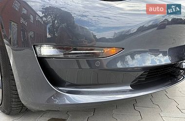 Седан Tesla Model 3 2021 в Коломиї