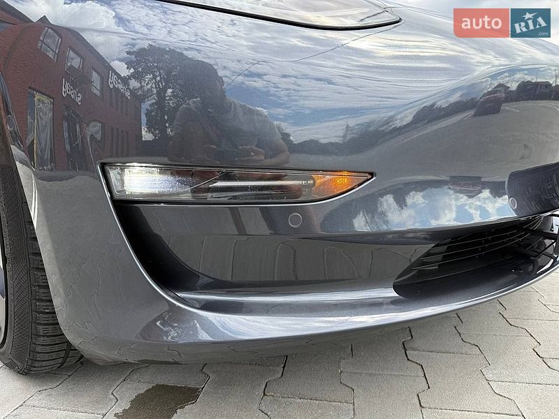 Седан Tesla Model 3 2021 в Коломиї