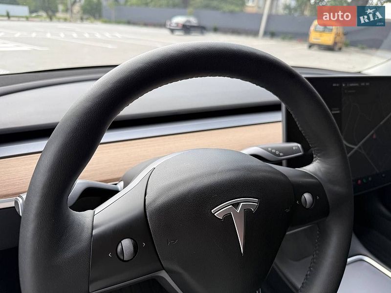 Седан Tesla Model 3 2021 в Коломиї
