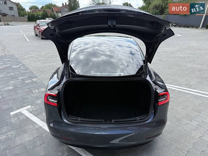Седан Tesla Model 3 2021 в Коломиї