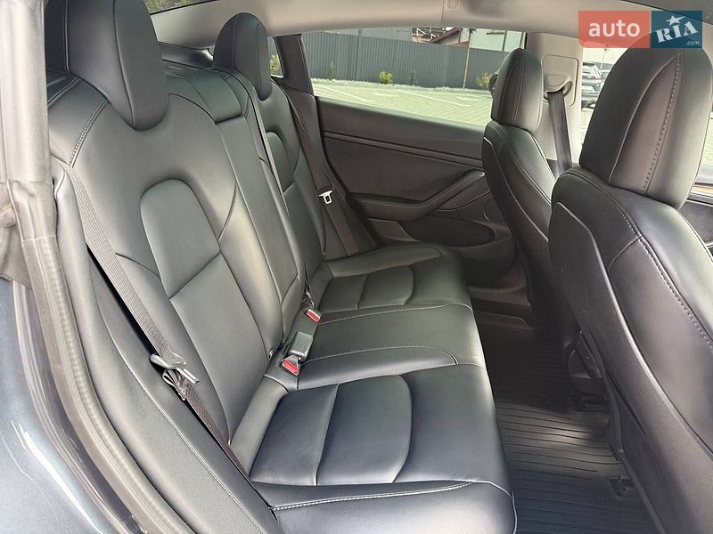 Седан Tesla Model 3 2021 в Коломиї