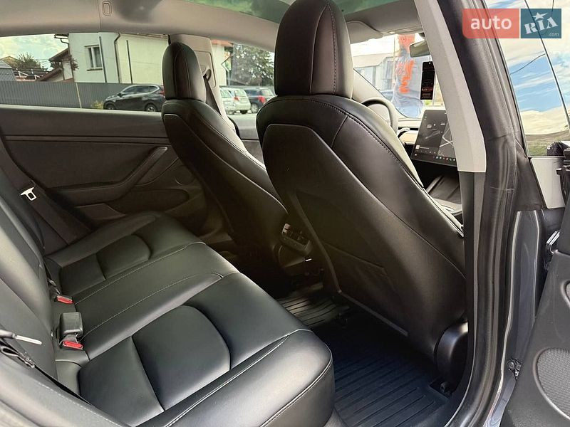 Седан Tesla Model 3 2021 в Коломиї
