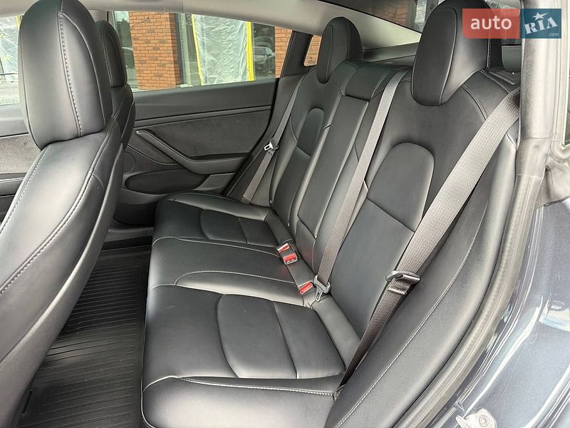 Седан Tesla Model 3 2021 в Коломиї