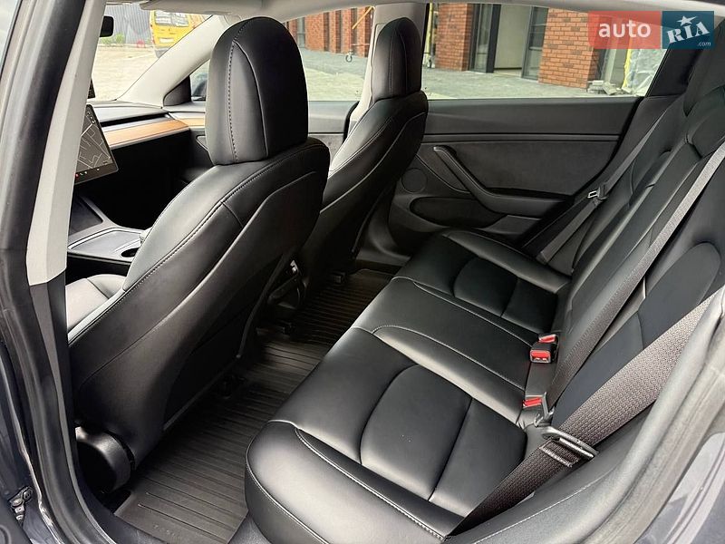 Седан Tesla Model 3 2021 в Коломиї