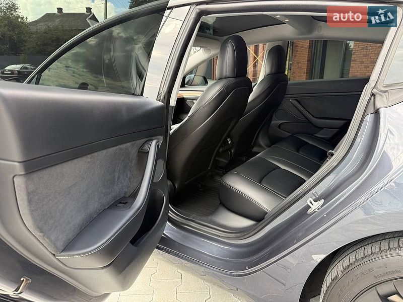 Седан Tesla Model 3 2021 в Коломиї