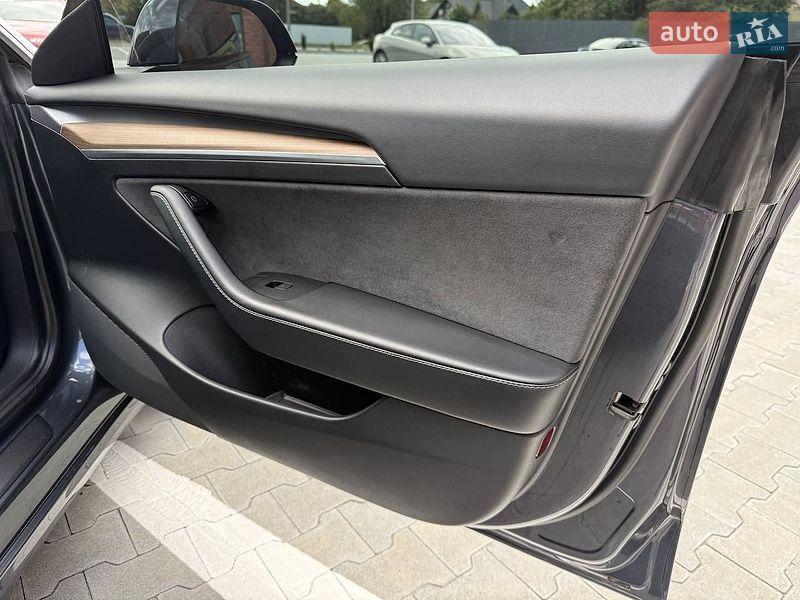 Седан Tesla Model 3 2021 в Коломиї