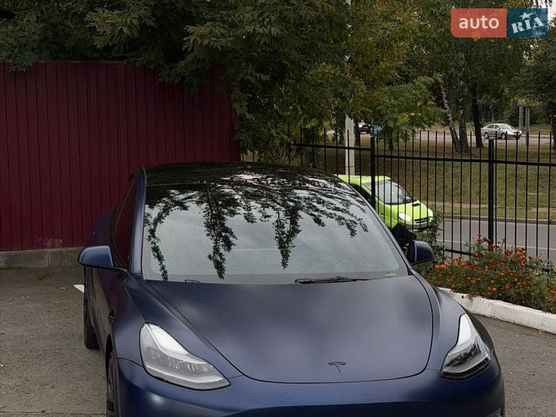 Седан Tesla Model 3 2022 в Киеве