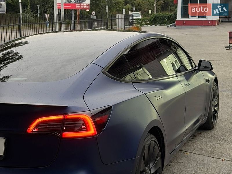 Седан Tesla Model 3 2022 в Киеве