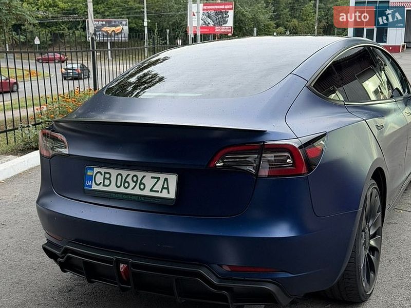 Седан Tesla Model 3 2022 в Киеве