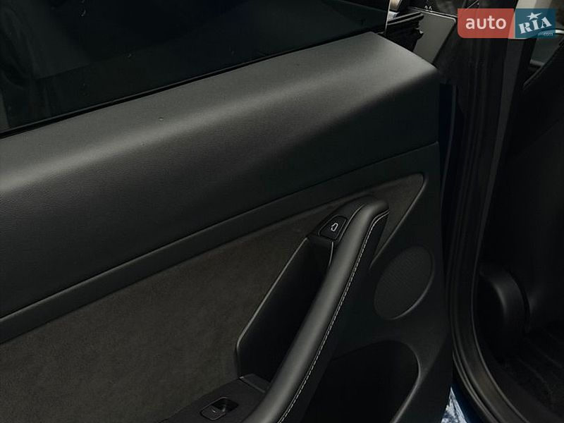Седан Tesla Model 3 2022 в Киеве