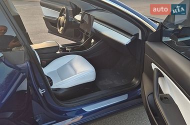 Седан Tesla Model 3 2019 в Киеве
