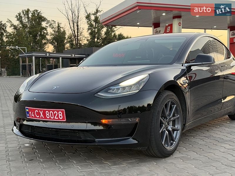 Седан Tesla Model 3 2020 в Кривому Розі