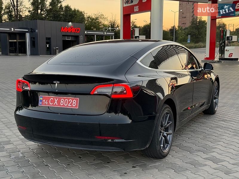Седан Tesla Model 3 2020 в Кривом Роге