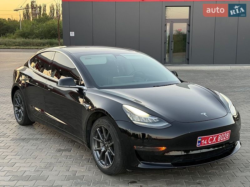 Седан Tesla Model 3 2020 в Кривом Роге