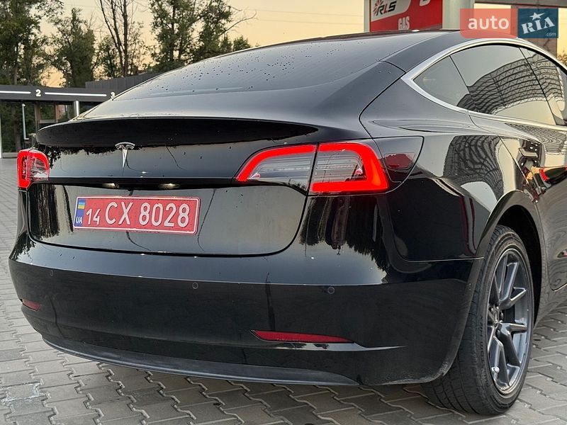 Седан Tesla Model 3 2020 в Кривому Розі