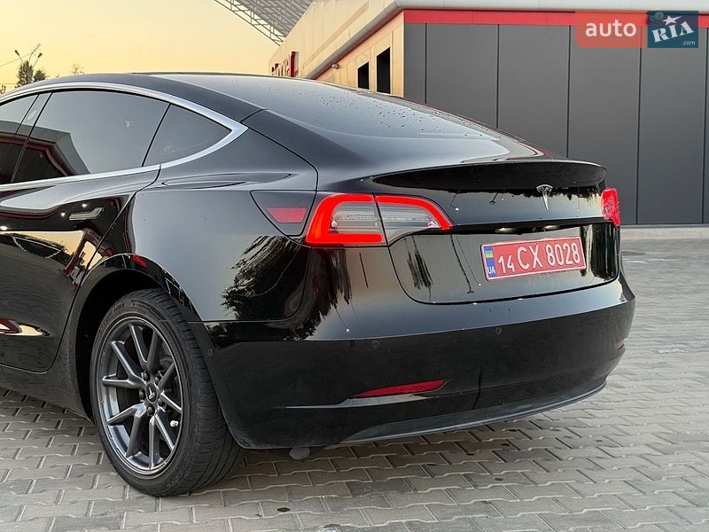 Седан Tesla Model 3 2020 в Кривом Роге