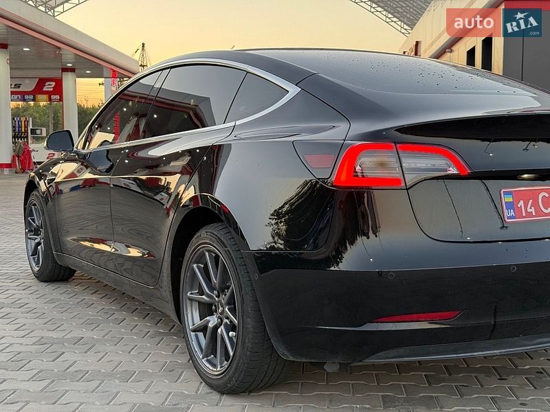 Седан Tesla Model 3 2020 в Кривом Роге
