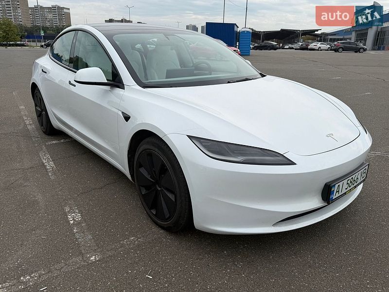 Седан Tesla Model 3 2023 в Киеве