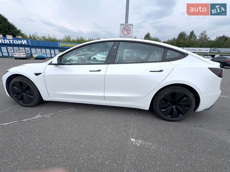 Седан Tesla Model 3 2023 в Киеве