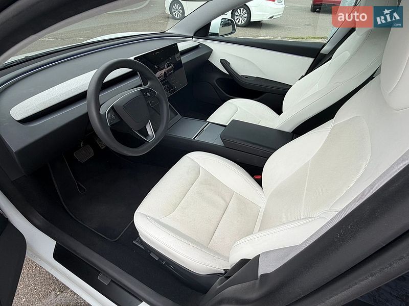 Седан Tesla Model 3 2023 в Киеве