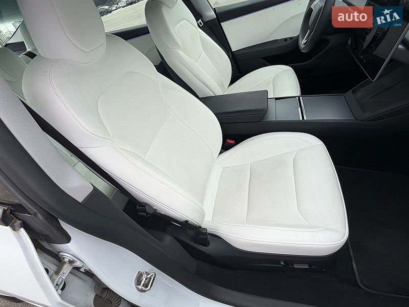 Седан Tesla Model 3 2023 в Киеве