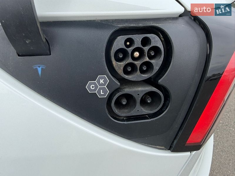 Седан Tesla Model 3 2023 в Киеве