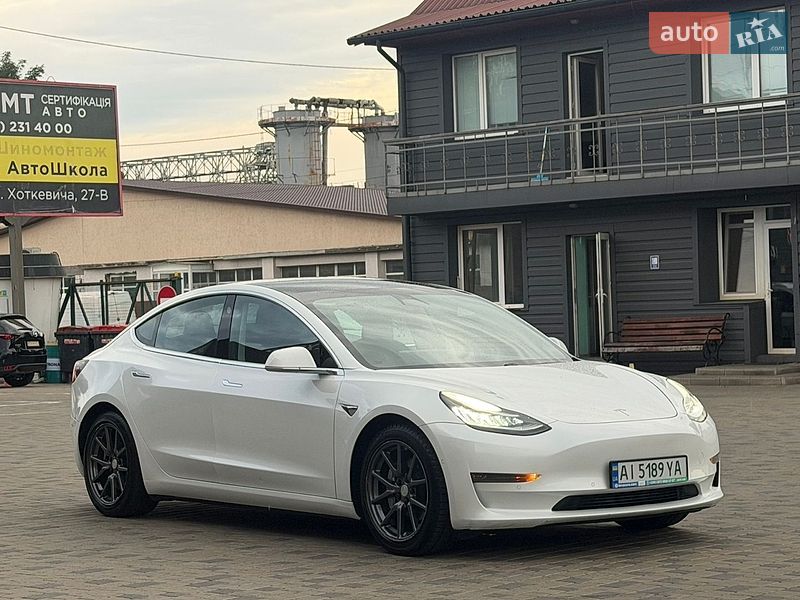 Седан Tesla Model 3 2020 в Киеве