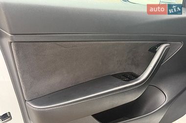 Седан Tesla Model 3 2020 в Киеве