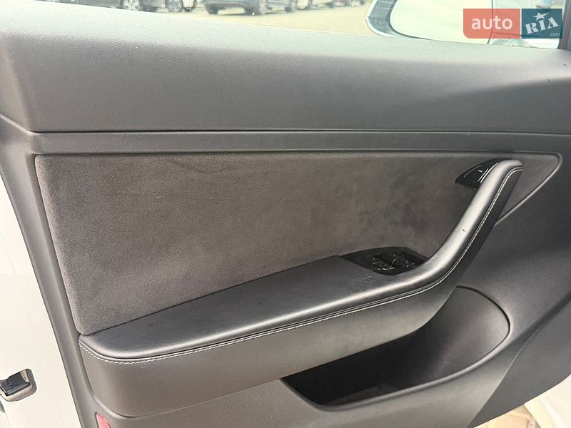 Седан Tesla Model 3 2020 в Киеве