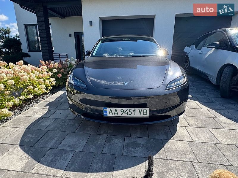 Седан Tesla Model 3 2024 в Киеве