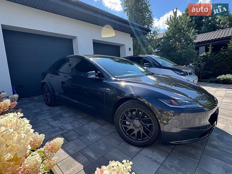 Седан Tesla Model 3 2024 в Киеве