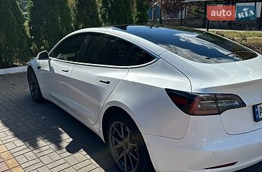 Седан Tesla Model 3 2019 в Києві