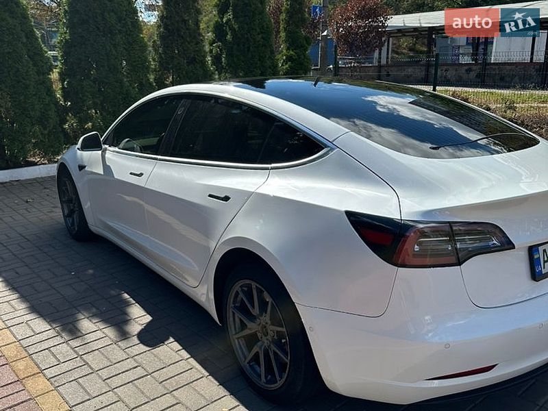 Седан Tesla Model 3 2019 в Києві