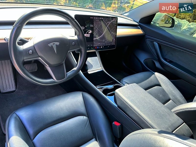 Седан Tesla Model 3 2019 в Києві