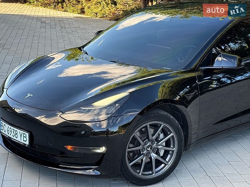 Седан Tesla Model 3 2019 в Луцьку