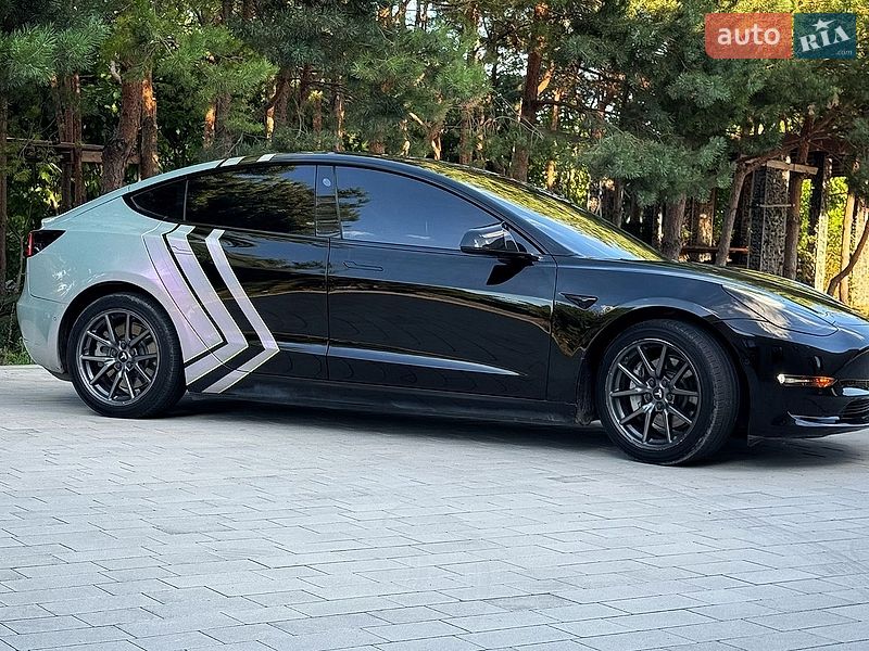 Седан Tesla Model 3 2019 в Луцьку