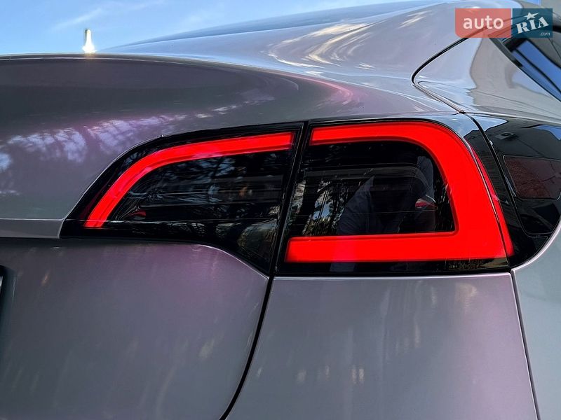 Седан Tesla Model 3 2019 в Луцьку