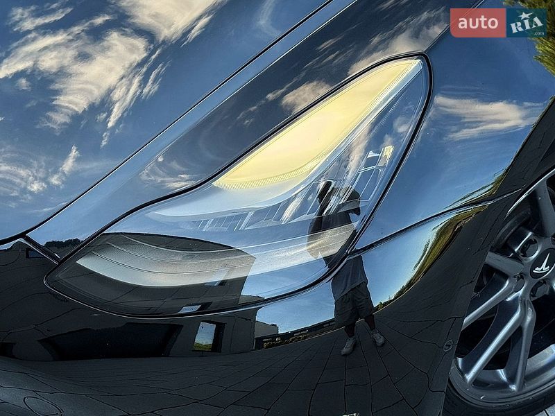 Седан Tesla Model 3 2019 в Луцьку