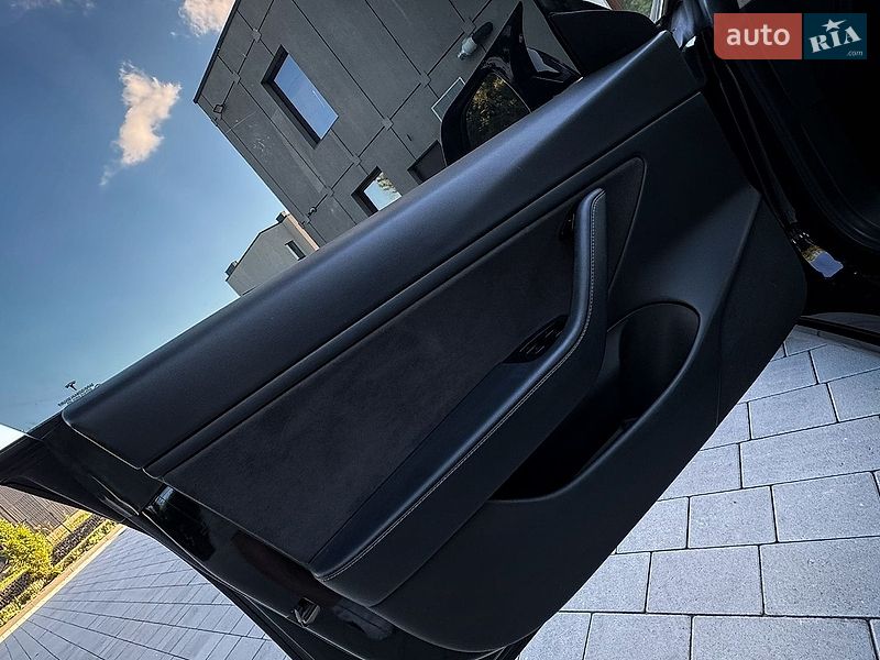 Седан Tesla Model 3 2019 в Луцьку