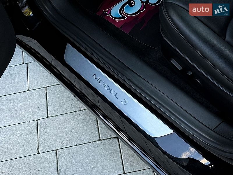 Седан Tesla Model 3 2019 в Луцьку