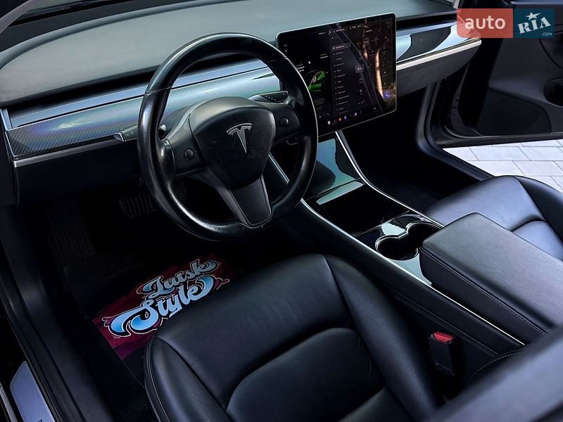 Седан Tesla Model 3 2019 в Луцьку