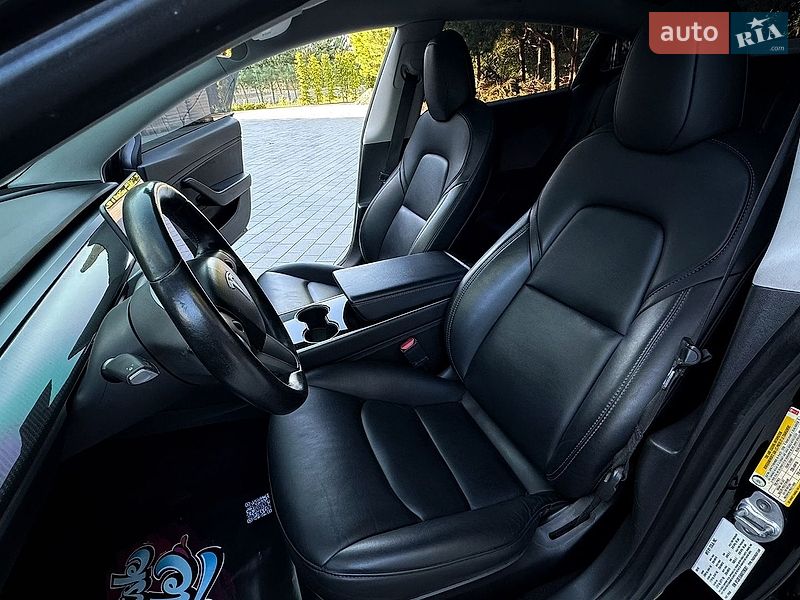 Седан Tesla Model 3 2019 в Луцьку