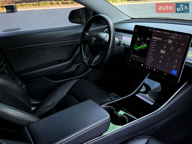 Седан Tesla Model 3 2019 в Луцьку