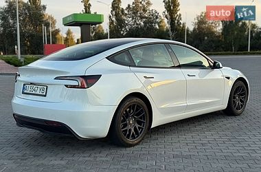 Седан Tesla Model 3 2024 в Бучі