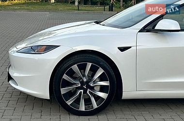 Седан Tesla Model 3 2024 в Львові