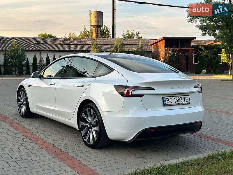 Седан Tesla Model 3 2024 в Львові