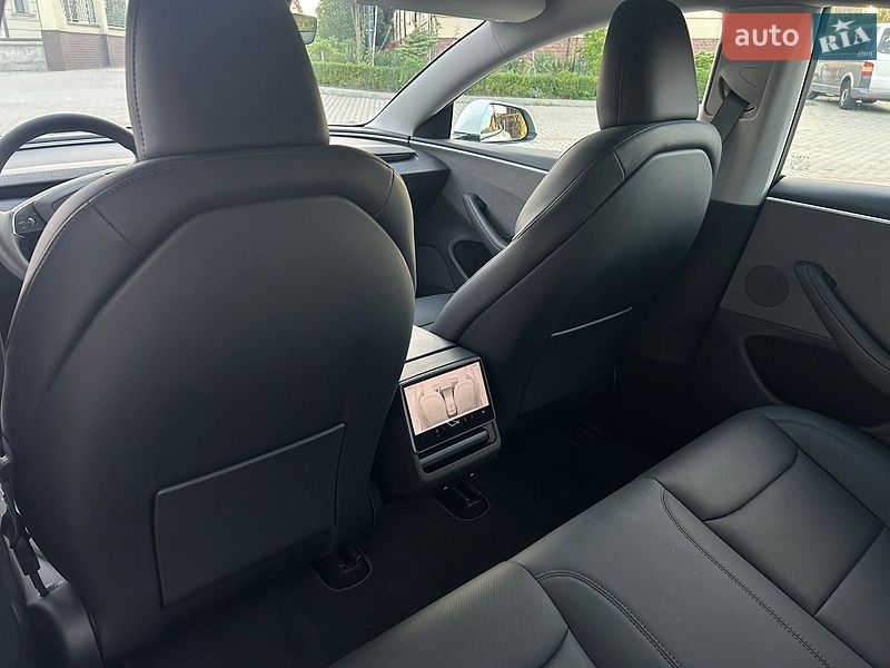 Седан Tesla Model 3 2024 в Львові