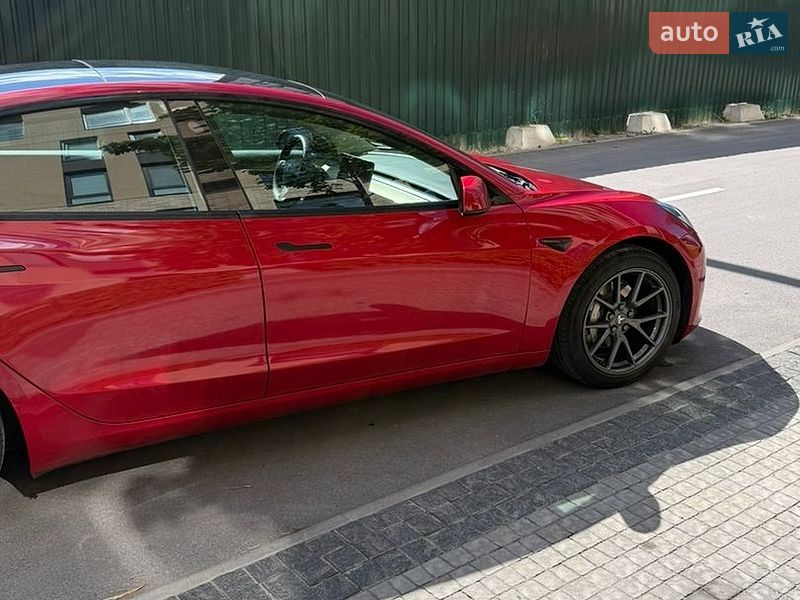 Седан Tesla Model 3 2022 в Киеве