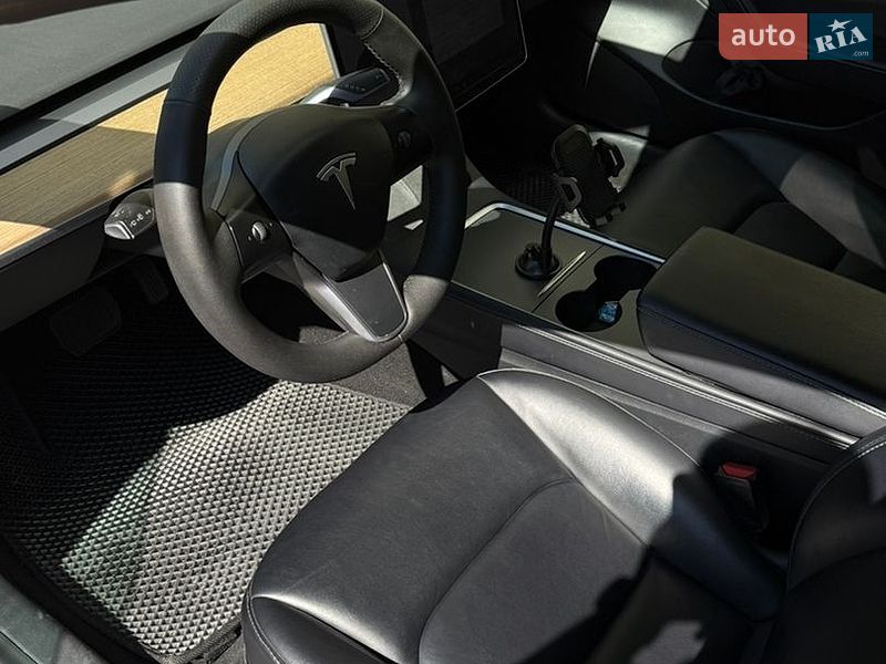 Седан Tesla Model 3 2022 в Киеве