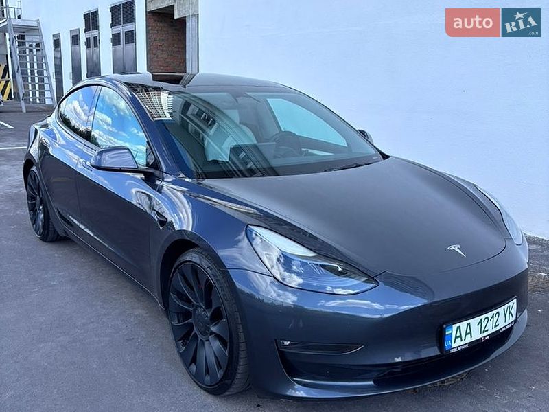 Седан Tesla Model 3 2022 в Києві